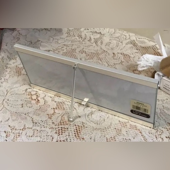 Fetco Panoramic Cityscape Frame in White and Gray - Picture 2 of 3